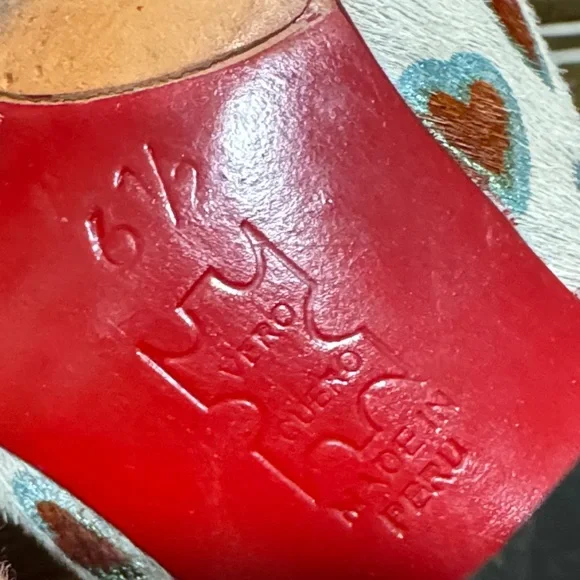 John Fluevog POSER
LILY ROSE
D’ORSAY MARY JANE HEEL Heart Shoes - Picture 12 of 12